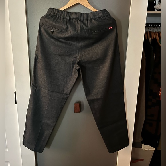 Levi’s Cropped Trousers - Picture 2 of 3